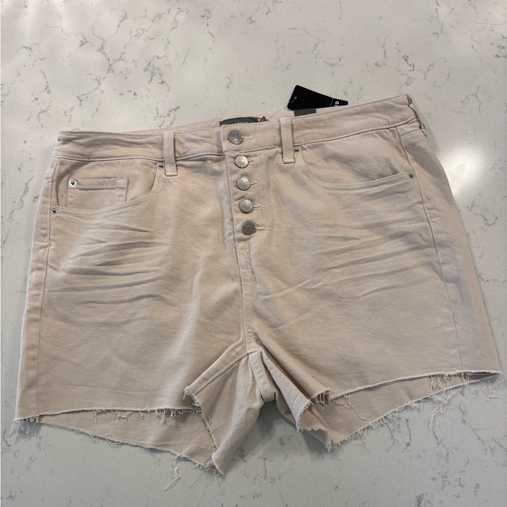 Torrid Feel The Fit High Rise Button Fly Raw Hem Shorts Size‎ 14 NWT